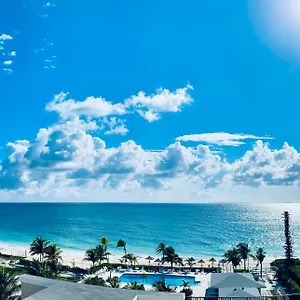 The Lookout At Coral Beach Apartment